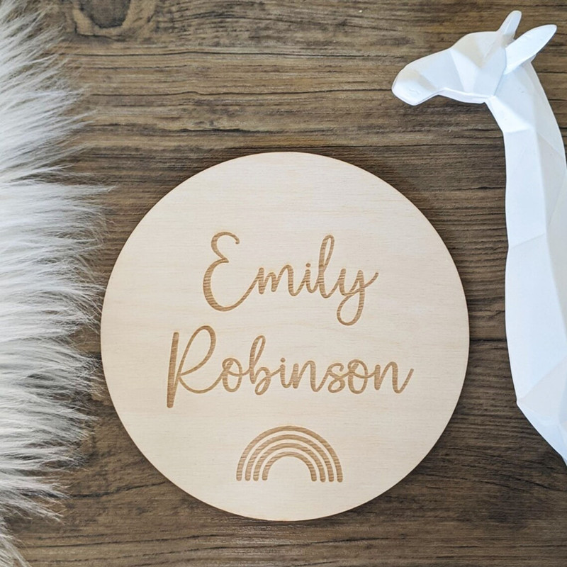 Baby Nursery Name Wall Art - Kazınmış ahşap Kreş adı işareti Gökkuşağı